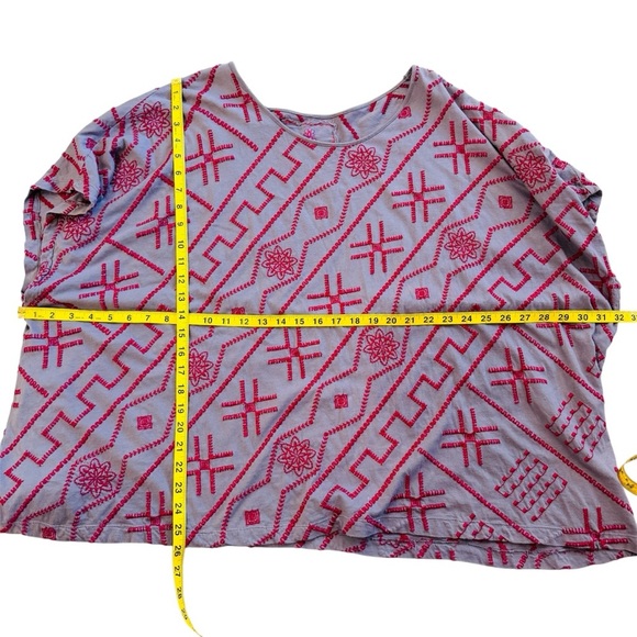 Johnny Was 100% cotton embroidered Tribal Patterned Top with Red Accents - Picture 6 of 6